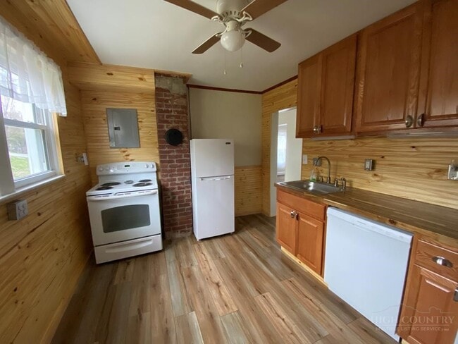 Photo - 11 E 5th St