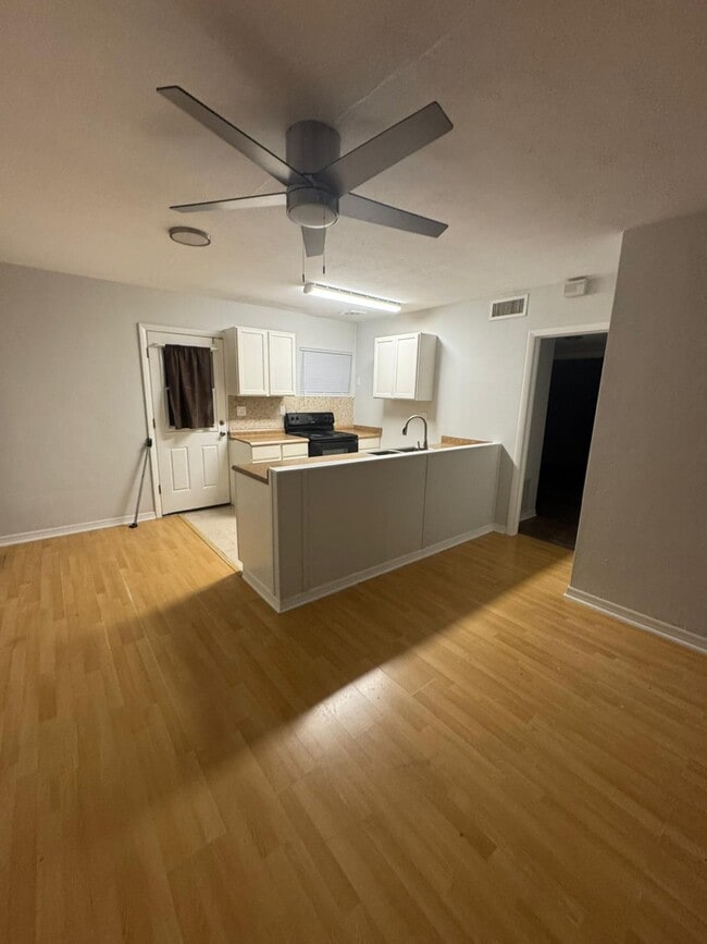 Photo - 5934 Blackthorn Rd