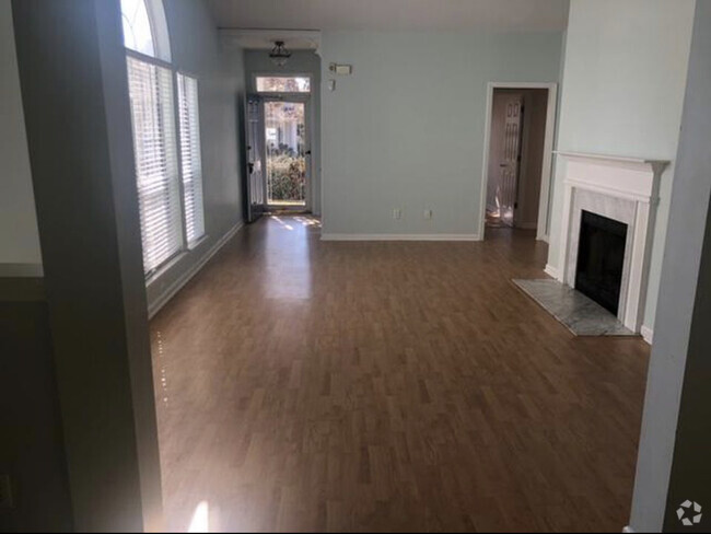 Building Photo - 1715 Crystal Lake Dr Rental