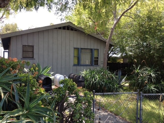 Building Photo - B Street 3347 - 49 Unit 3349