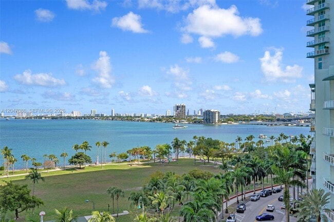 Photo - 2000 N Bayshore Dr Unit 909