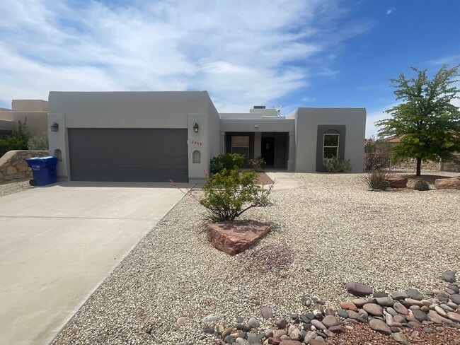 Gorgeous 4 bedroom/3 bathroom home located... - Gorgeous 4 bedroom/3 bathroom home located...