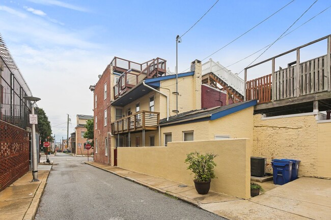 Photo - 2222 Gough St