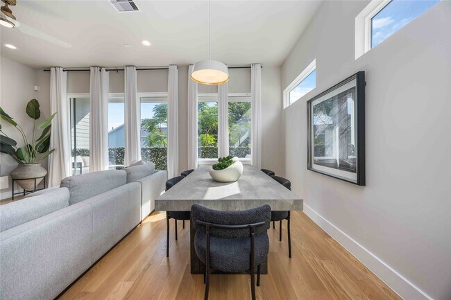 Photo - 5310 Suez St