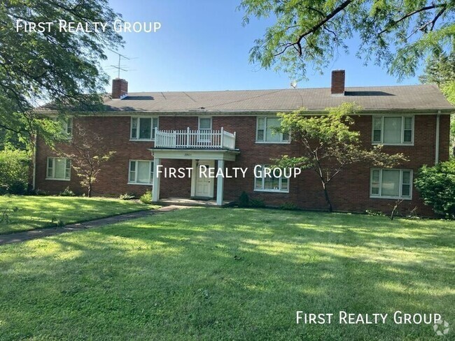 Building Photo - 2 Bedroom Upstairs Apartment, Move in Ready! Unit Apt. 4