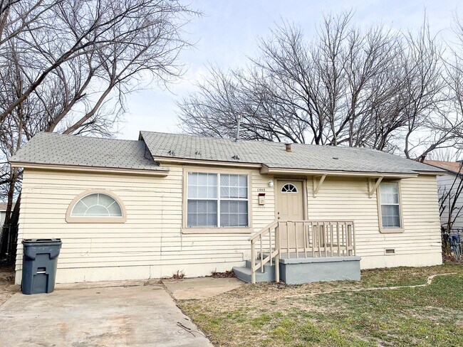 Photo - 1403 NW Hoover Ave