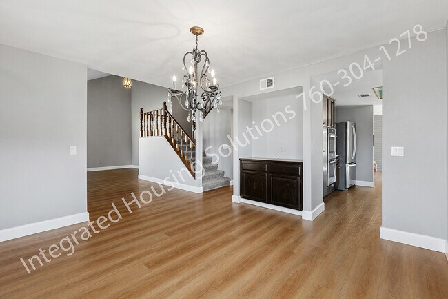 Photo - 2057 Caraway St