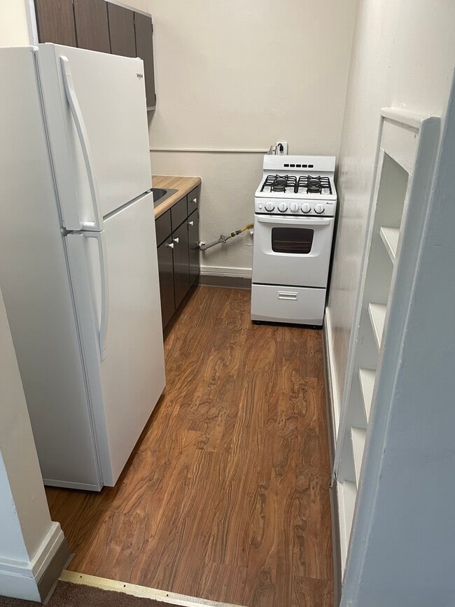 Photo - 502 University Apartments