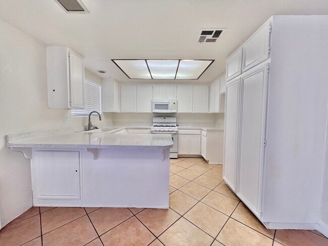 Updated 4-Bedroom, 2-Bath Home for Rent in... - Updated 4-Bedroom, 2-Bath Home for Rent in...