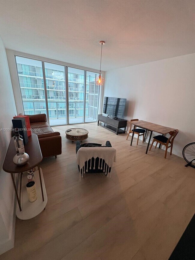 Photo - 1111 SW 1st Ave Unidad 2015-N