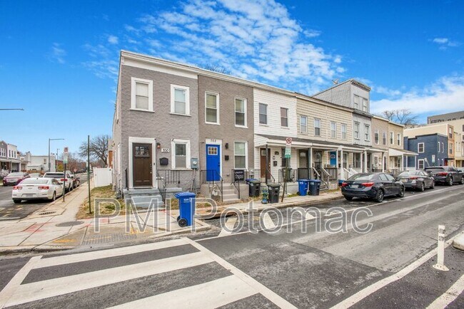 Photo - 702 19th St NE