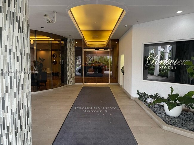 Building Photo - 3610 Yacht Club Dr Unit 1416