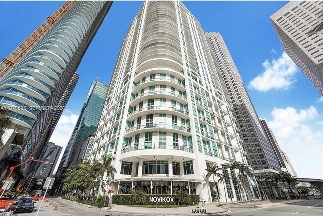 Building Photo - 300 S Biscayne Blvd Unit T-1404