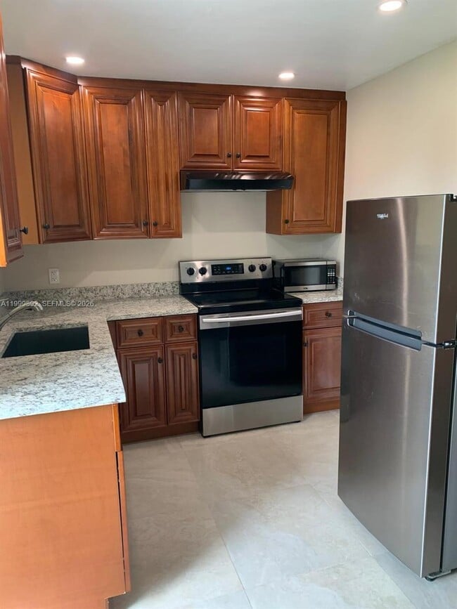 Photo - 19121 NE Miami Ct Unit 2