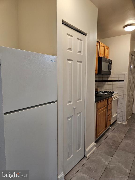 Building Photo - 1722 H St NE Unit B