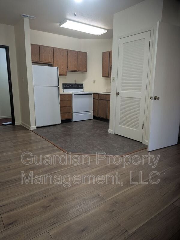 Photo - 114 E 3rd St