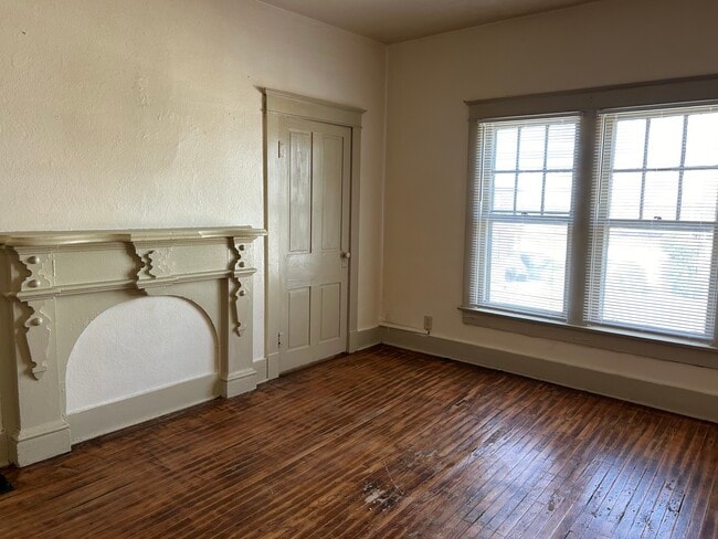 Living Room - 305 N 4th St Unit 305 12