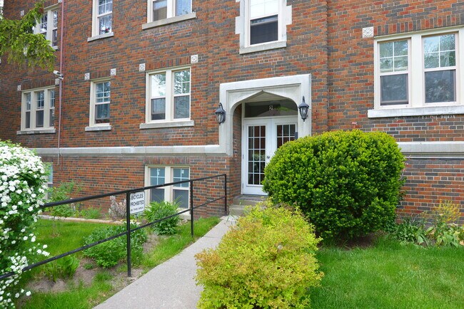 Photo - 2 Connaught Circle