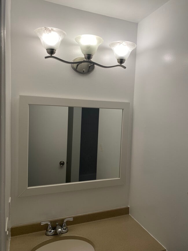 Bathroom - 28 Adams St Unidad 1st Floor