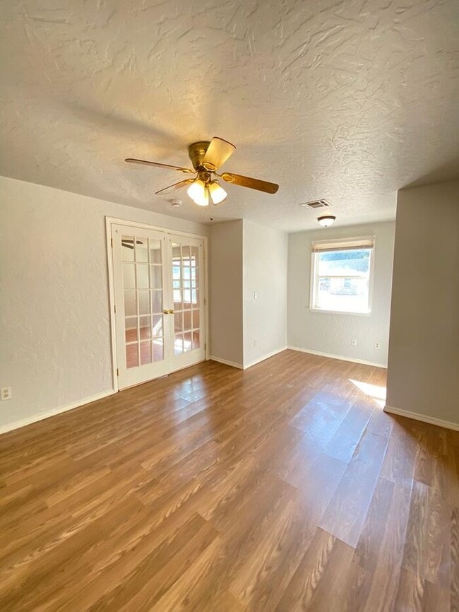 Photo - 2 bed 1 bath plus BONUS ROOM in Del City
