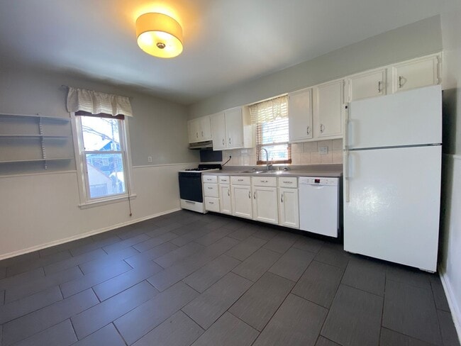 Photo - WE HAVE A CUTE & CLASSY RENTAL ON 16TH! Unit #2 (UL)