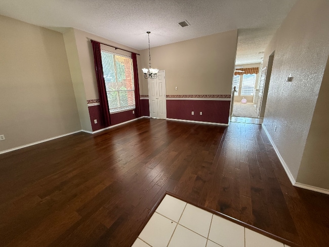 Photo - 1022 Dickens Ln