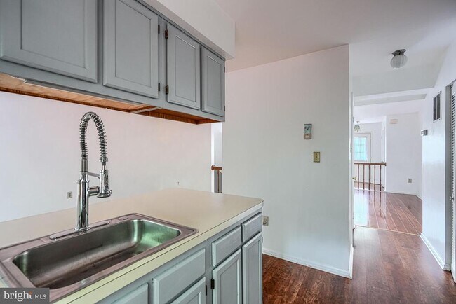 8 Lambeth Bridge Ct