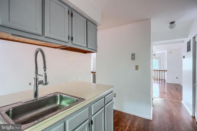 Photo - 8 Lambeth Bridge Ct