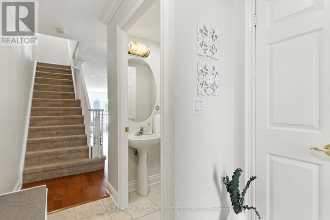 Photo - 442 Maple Ave