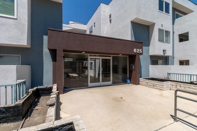Building Photo - 625 E Del Mar Blvd Unit 305 Rental