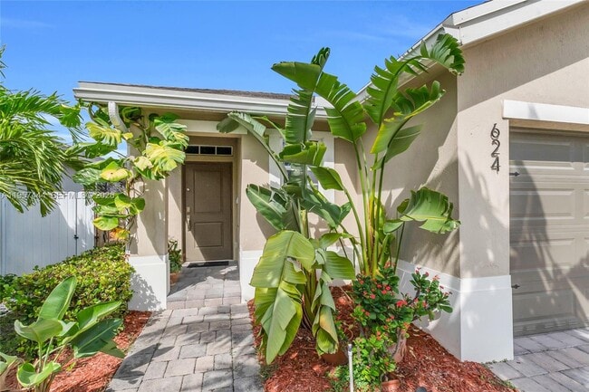 Photo - 624 NE 5th Way