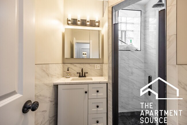 Photo - 2208 W Erie St Unit 2f