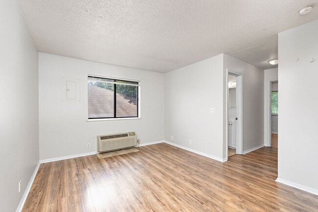 Photo - 2 Bedroom, 1 Bath Apartment at the Brookside Apartments! Unidad 321