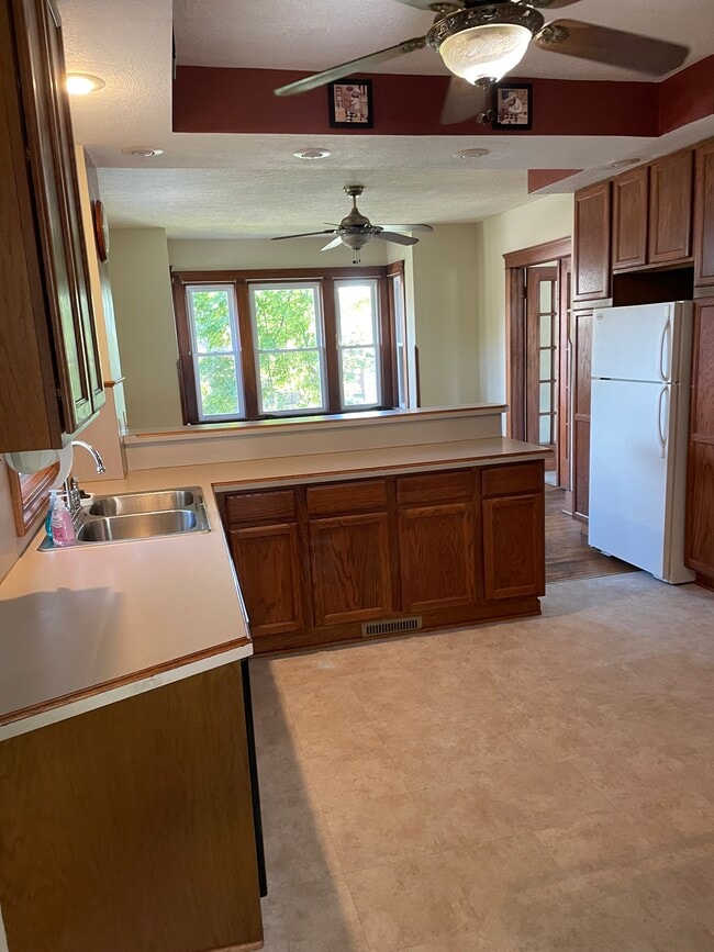 Photo - 206 Wales Rd NE