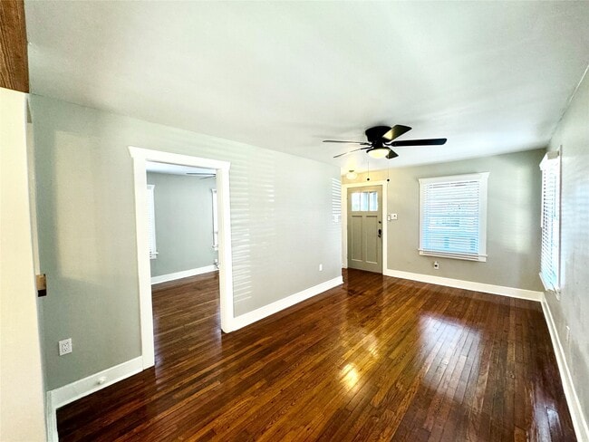 Photo - 1018 Dunbar St