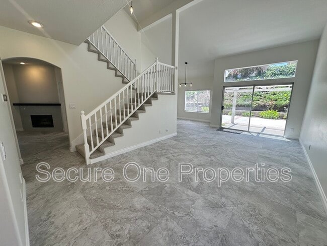 Photo - 1740 Amarelle St