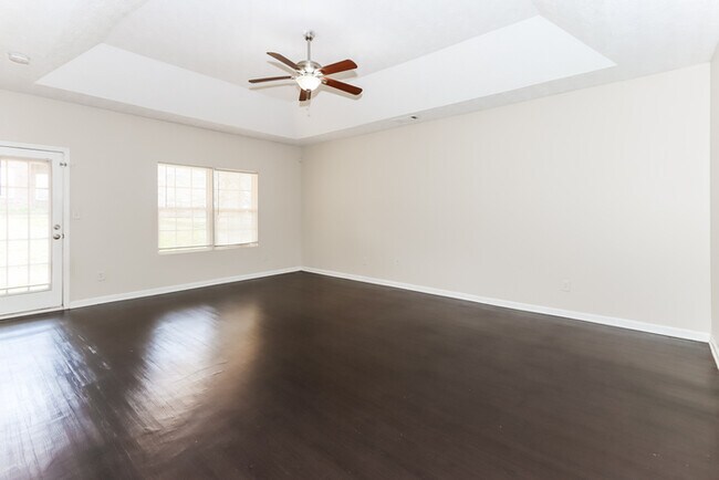 Photo - 304 Draba Ln