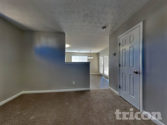 Photo - 242 Oak Grove Way