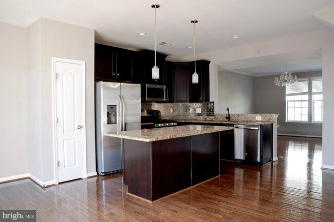 Photo - 2627 Osprey Way S