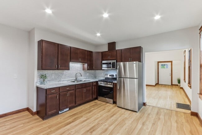 Building Photo - 351 E Deer Pl Rental