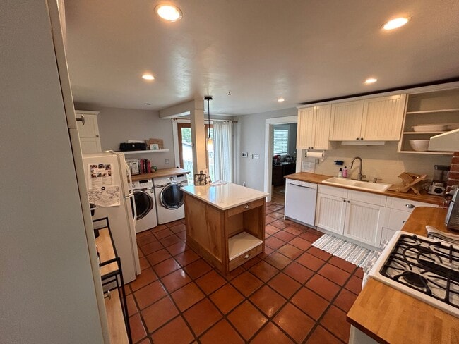 Photo - 919 N Lawrence St