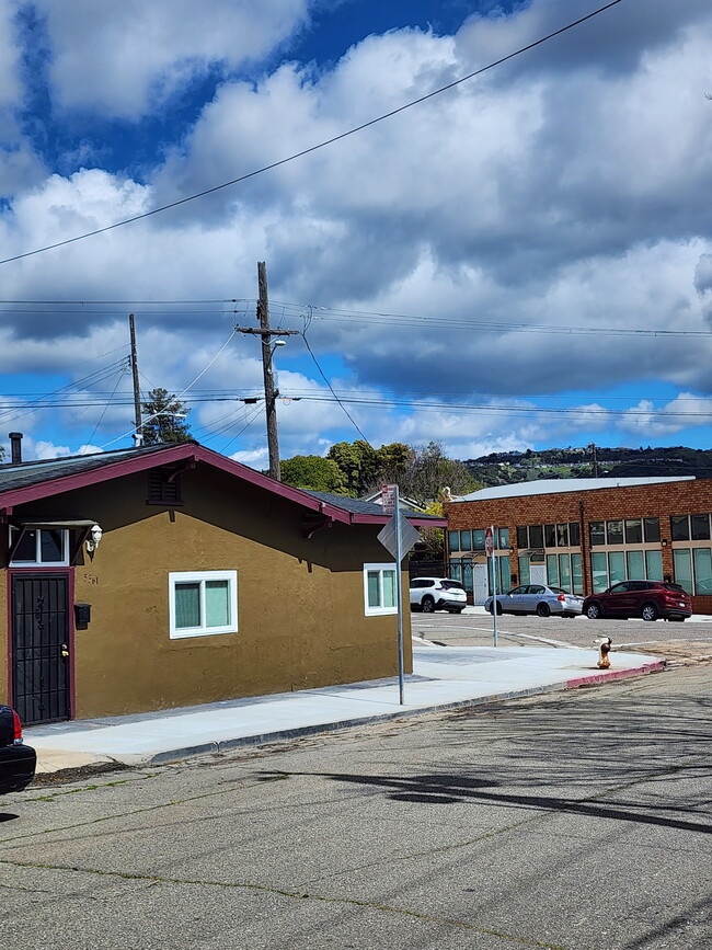 Photo - 5361 Trask St