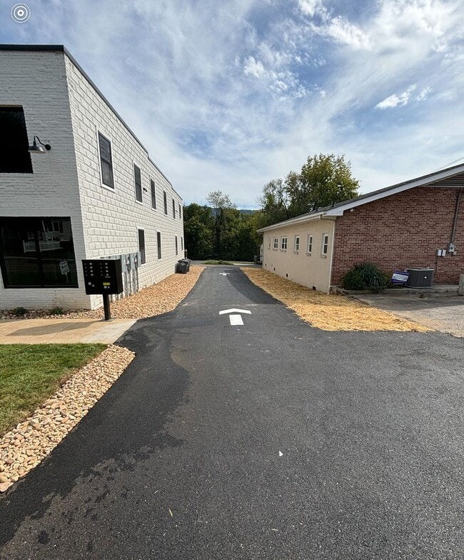 Photo - 2 Bedroom / 1 Bath Apt. Upstairs Kingsport, TN