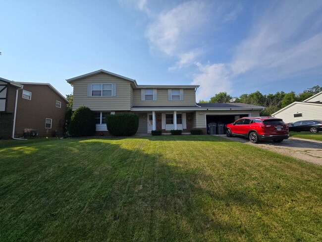 Photo - S69W15010 Cornell Cir