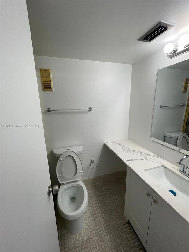 Photo - 8610 N Sherman Cir Unit 406