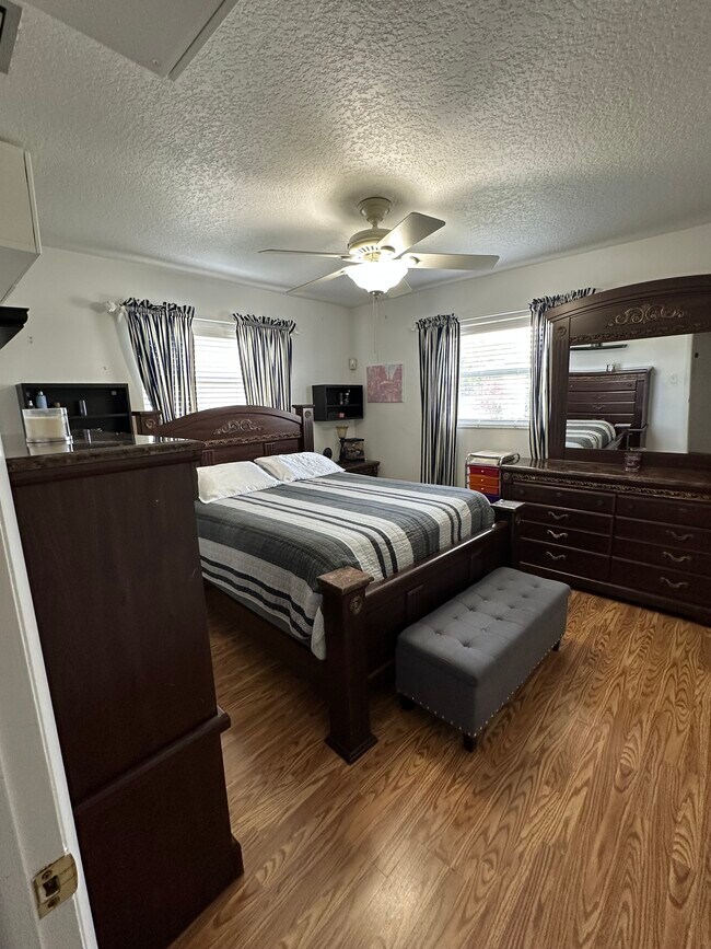 Photo - 2420 Park Ln