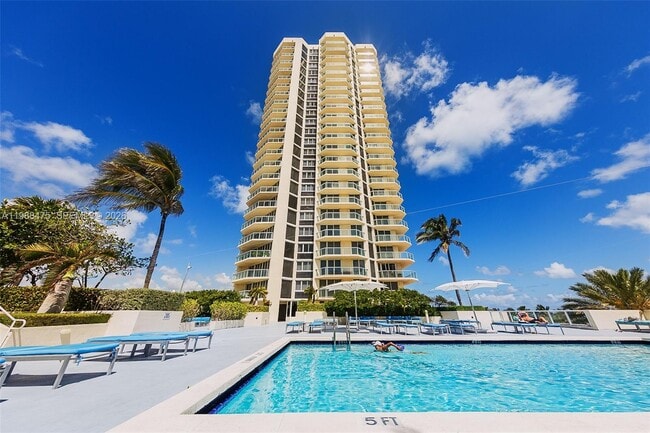 Building Photo - 7330 Ocean Terrace Unit 20-C
