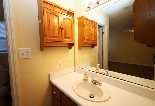 Photo - 1727 Largo Cir