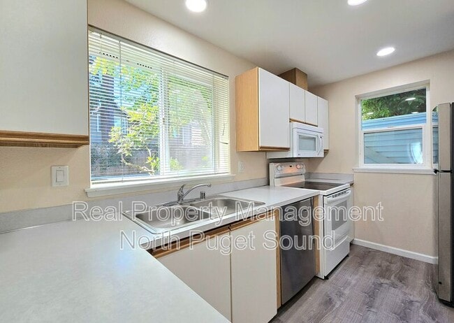 Building Photo - 7017 210th St SW Unit 2 Rental