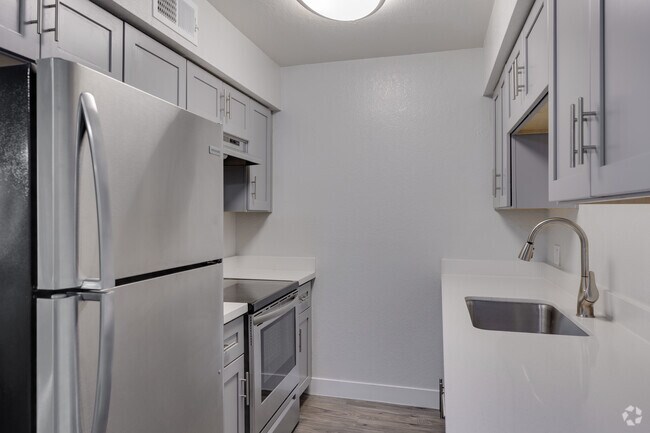 2BR, 2BA - 900SF - Kitchen